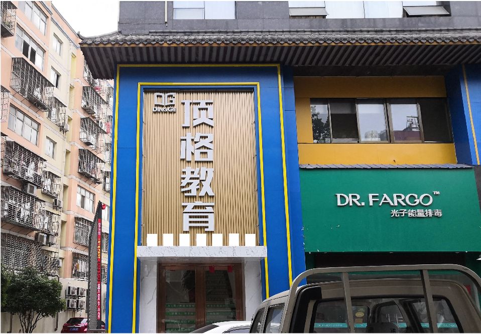 东山门头设计要符合门店特色。