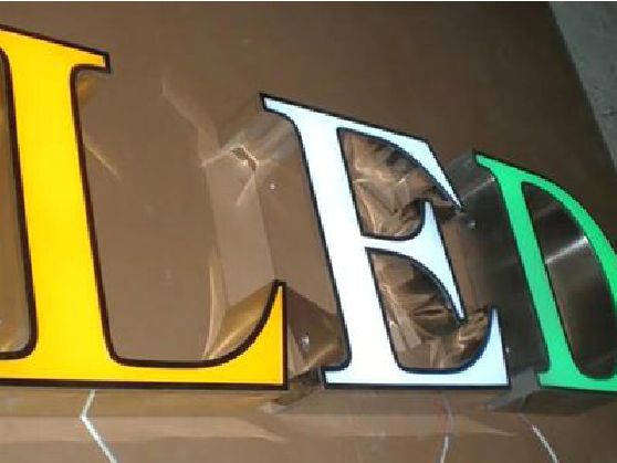 东山介绍LED招牌的基础知识。