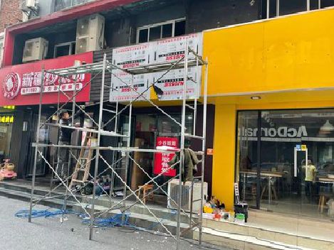 东山制作广告招牌如何避免它发黄？